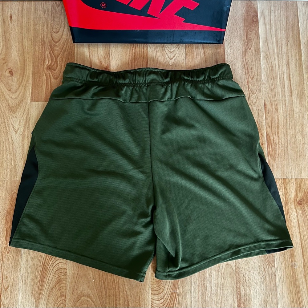 Nike Dri Fit Shorts  Size Large Three Pairs - Picture 9 of 14